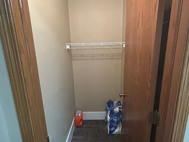 12 2nd St NE #4 — Photo 8