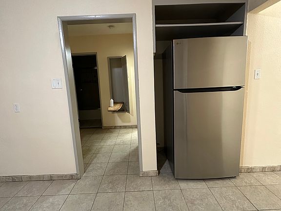 4th image of 1111 S McDonnell Ave #2
