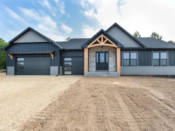 530 Chapman Hills Ct, Hudson, WI 54016