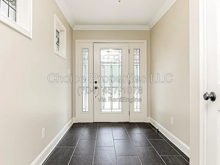 1174 Robinhood Cir — Photo 3