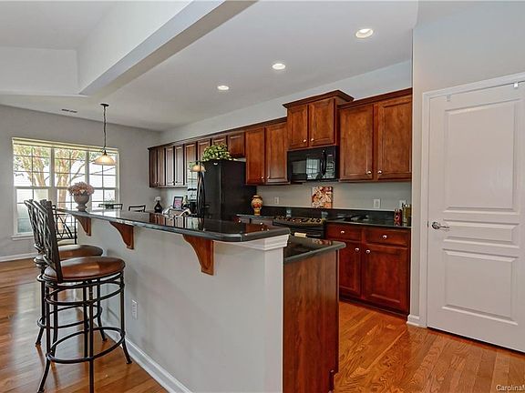 5th image of 10588 Bethpage Dr