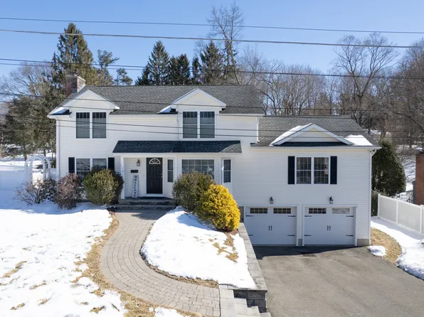 104 Ridgeview Place, Cheshire, CT 06410