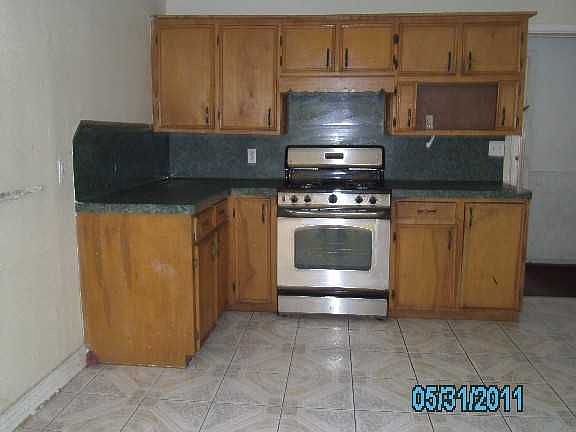 3rd image of 1404 Acacia Dr