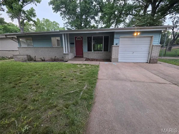 10822 Hallwood Dr, Saint Louis, MO 63136