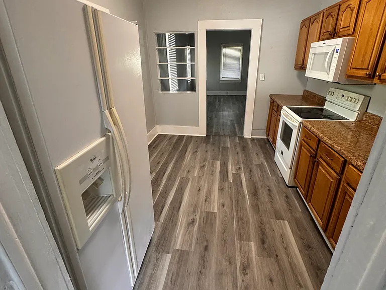 4345 K Ville Ave — Photo 2