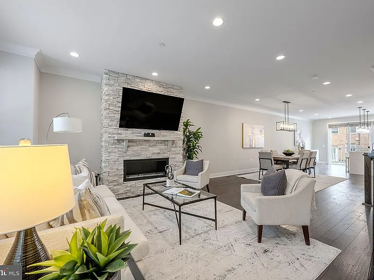 10326 Grosvenor Pl — Photo 10