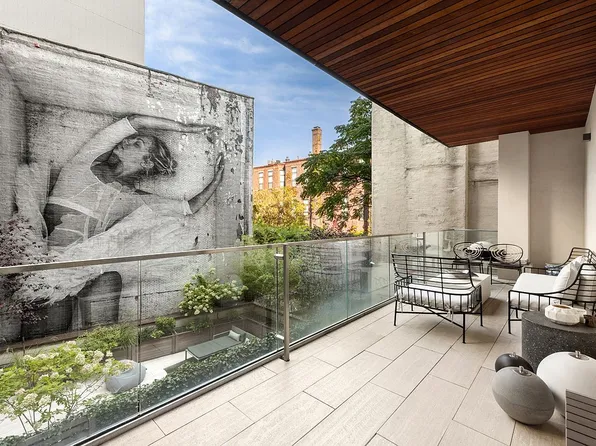 32 1st St #3A, New York, NY 10003