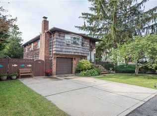 34 Oakley Pl, West Islip, NY 11795