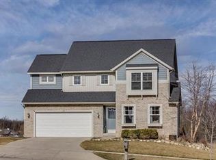 198 Highlander Dr NE, Rockford, MI 49341