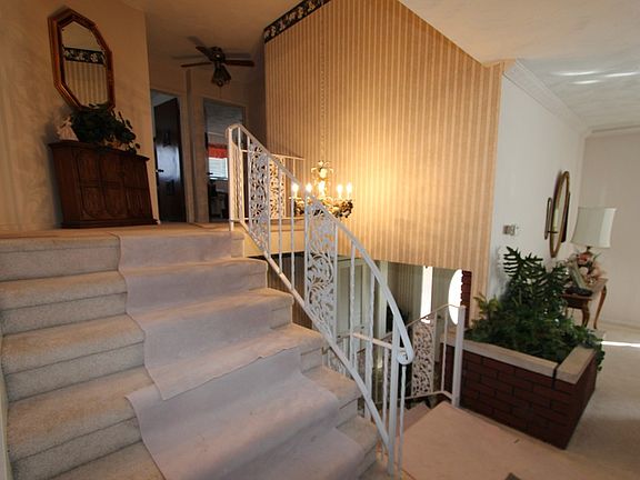 4th image of 101 Fairview Ave