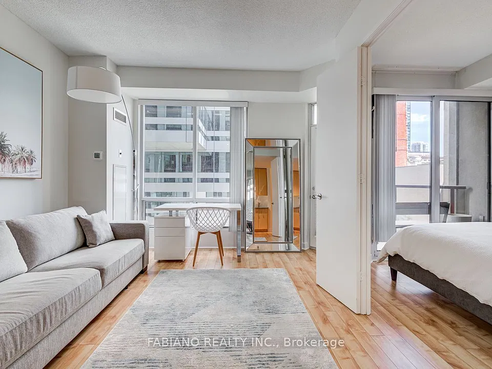 85 Bloor St E #409