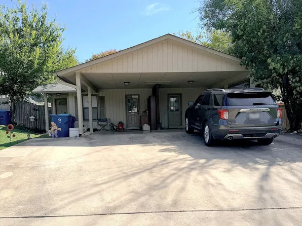 521 Tomahawk Trl, Kerrville, TX 78028
