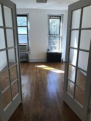 4th image of 308 E 89th St #5A