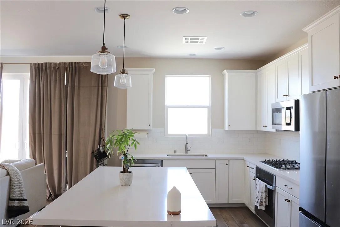 3 bed, 2.5 bath, 1580 sqft, $2,750 — Photo 4