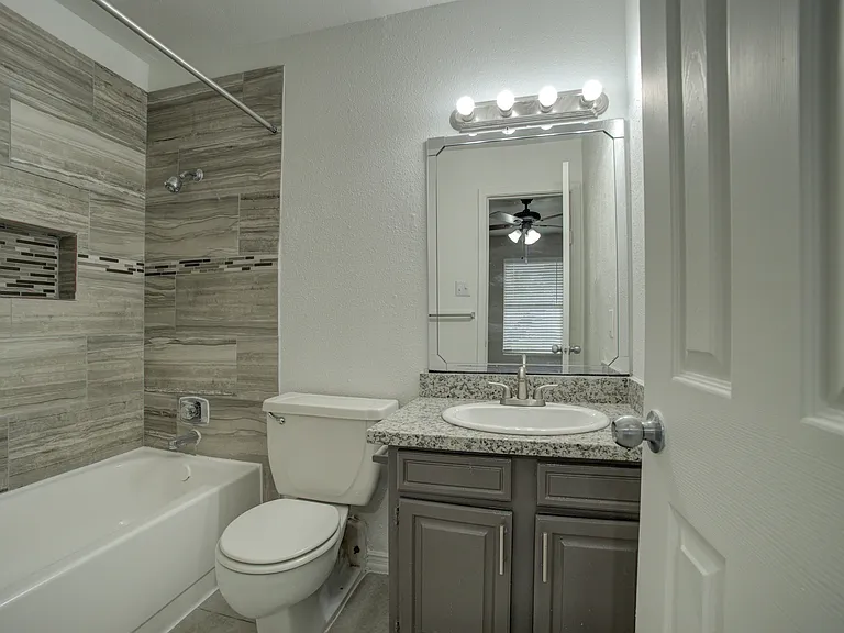 Ashford Briar Point Bathroom