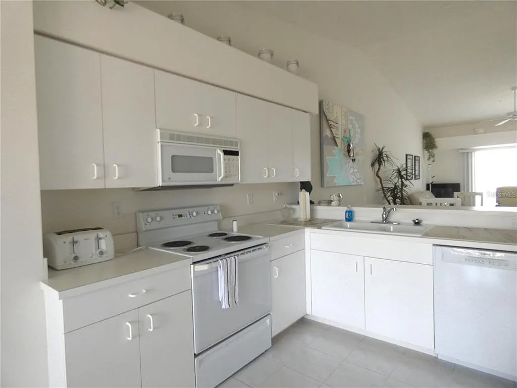 2 bed, 2.0 bath, 1333 sqft, $5,500 — Photo 4