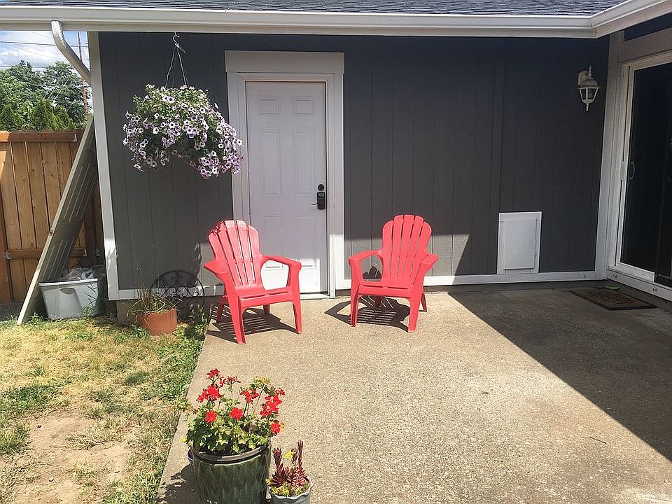 2nd image of 255 Gilles St