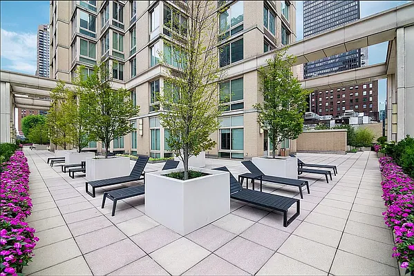 Rented by REAL New York | media 7