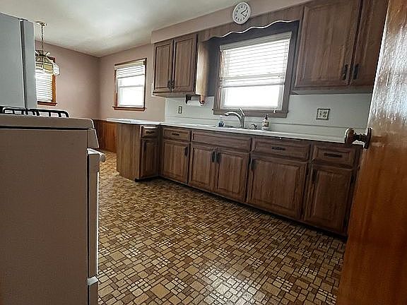 Entry into kitchen
