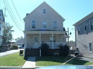 35 W Quackenbush Ave, Dumont, NJ 07628