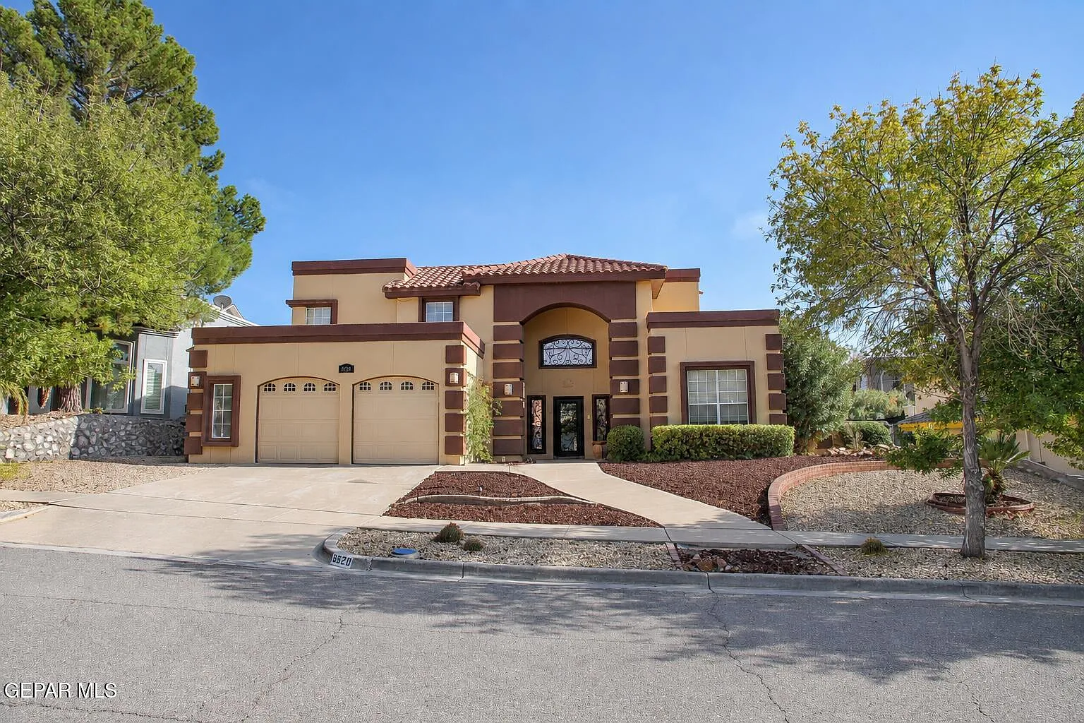 5 bed, 3.5 bath, 3039 sqft, $3,900 — Photo 2