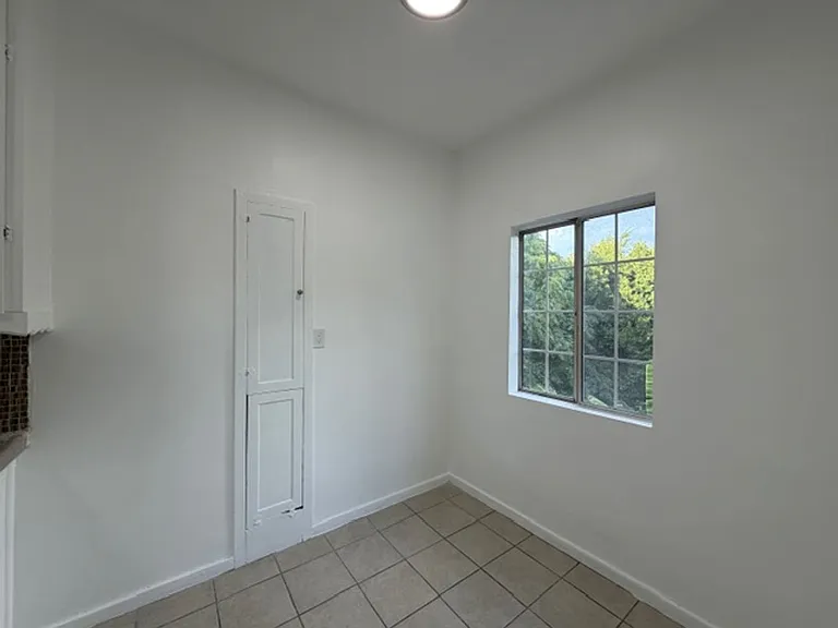 512 N Alexandria Ave — Photo 12