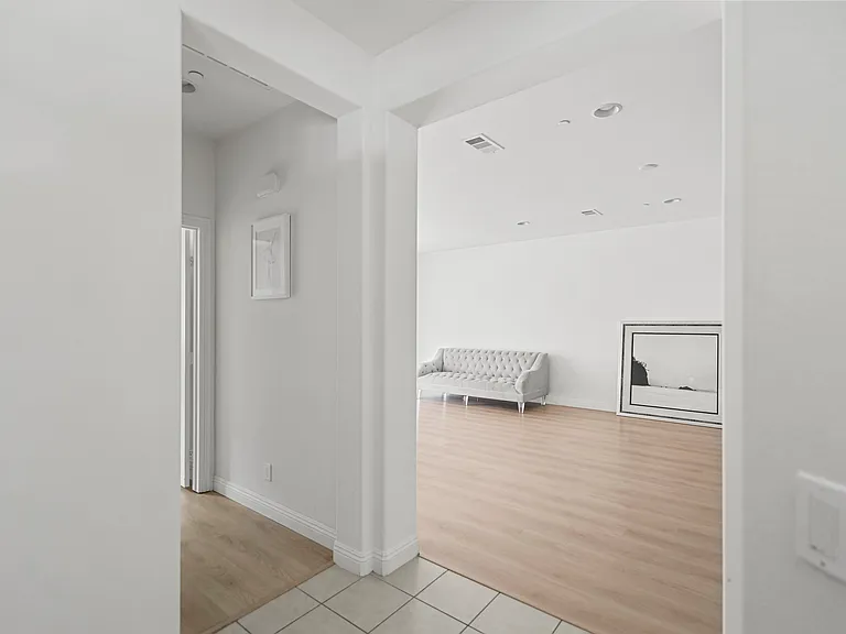 217 Wicker — Photo 15
