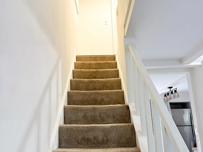 Isis Ave — Photo 15