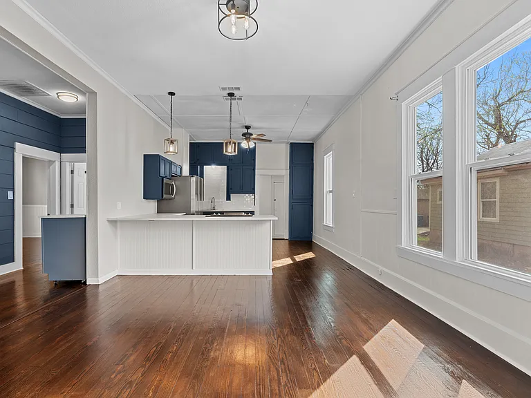 718 W Monterey St — Photo 6