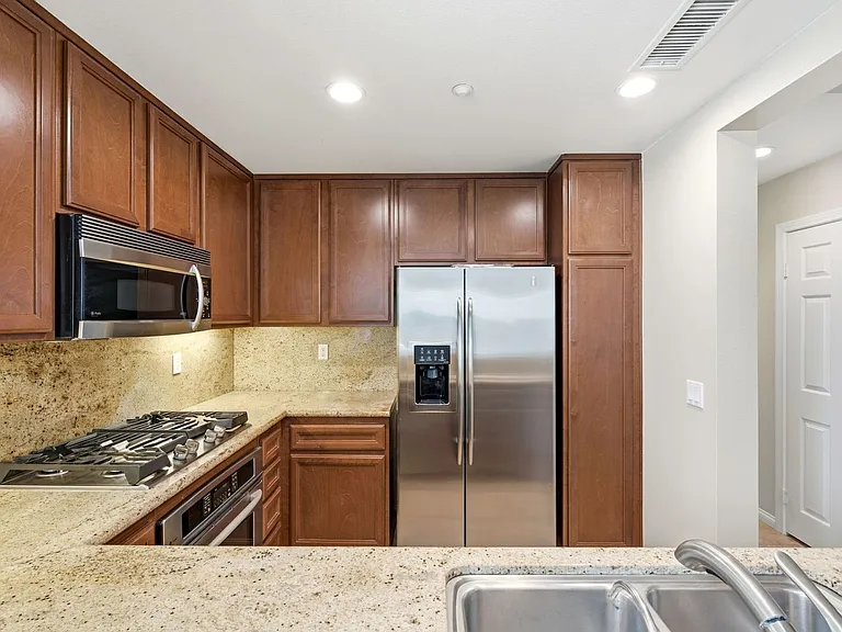119 Coral Rose — Photo 5