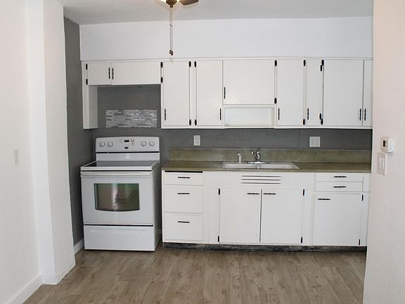 3rd image of 118 4th St SW