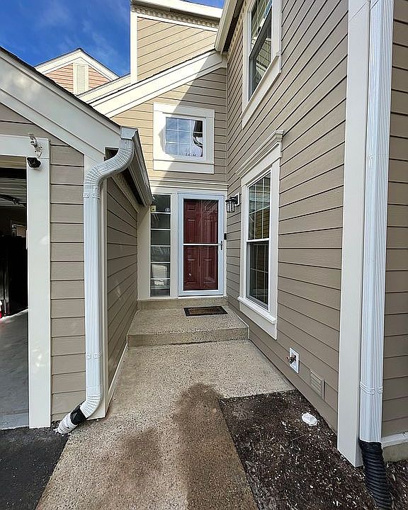 1st image of 21182 Vineland Sq