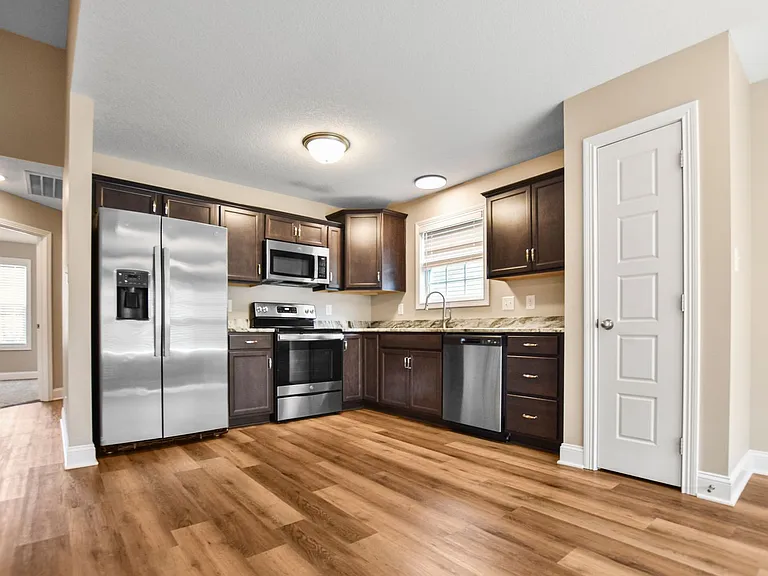 410 Irish Hills Dr — Photo 6