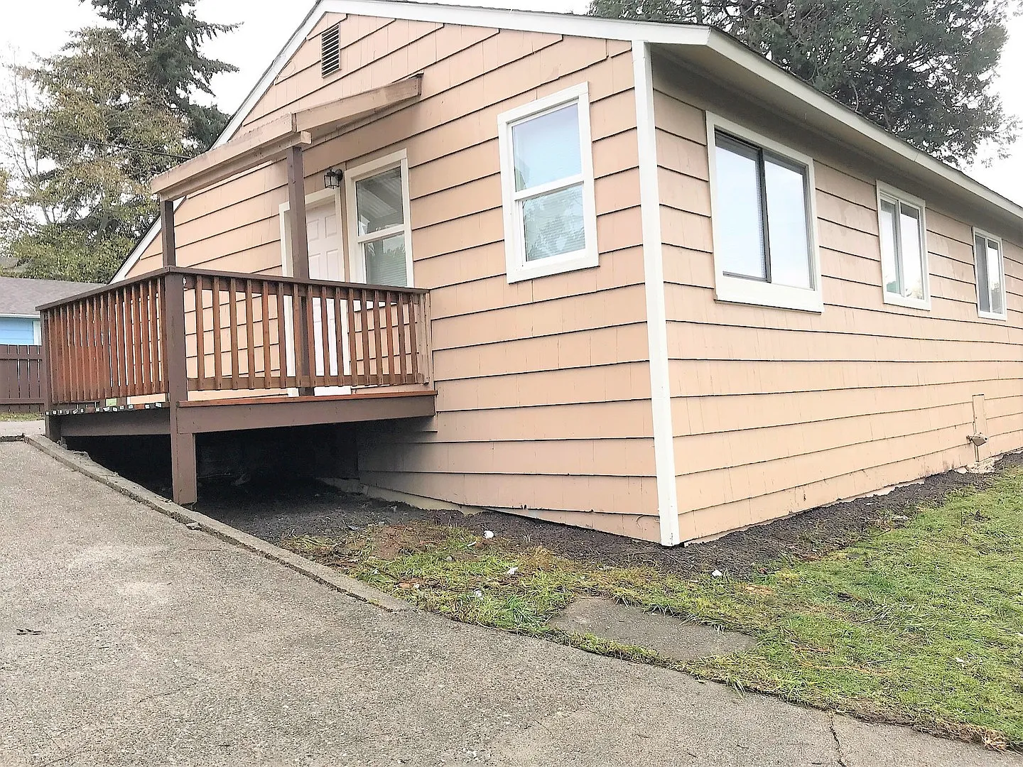 One Bedroom Cottage Duplex in Sheridan Park — Photo 3