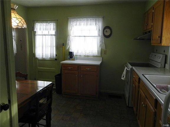4th image of 805 Wayne St