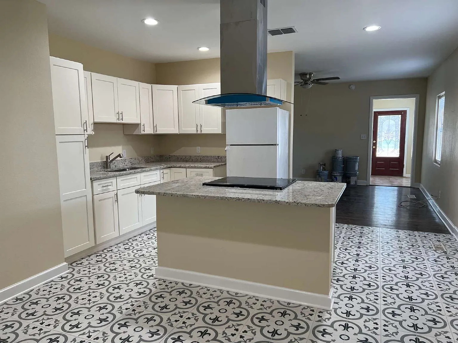 3 bed, 2.0 bath, 1124 sqft, $1,600 — Photo 2