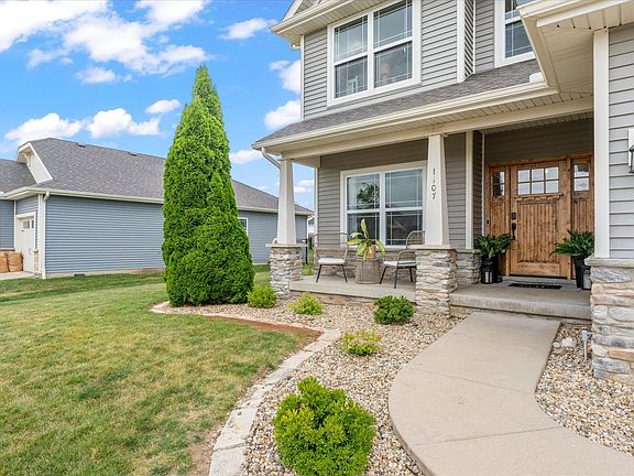 3rd image of 1107 Farm Lake Dr
