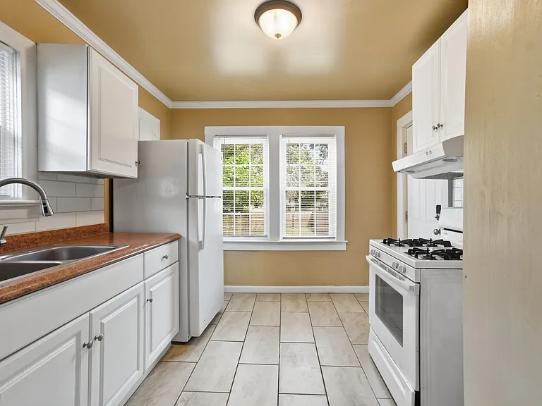 E 8th St Duplex — Photo 13