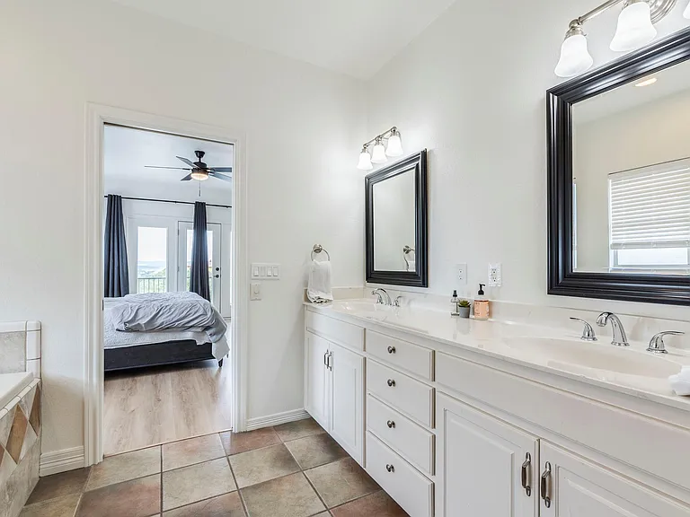 22401 Briarview Dr — Photo 23