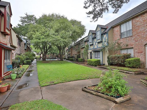 2nd image of 14715 Barryknoll Ln APT 125