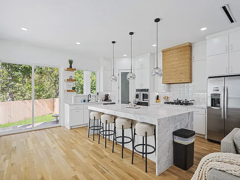 2347 Kings Rd — Photo 41