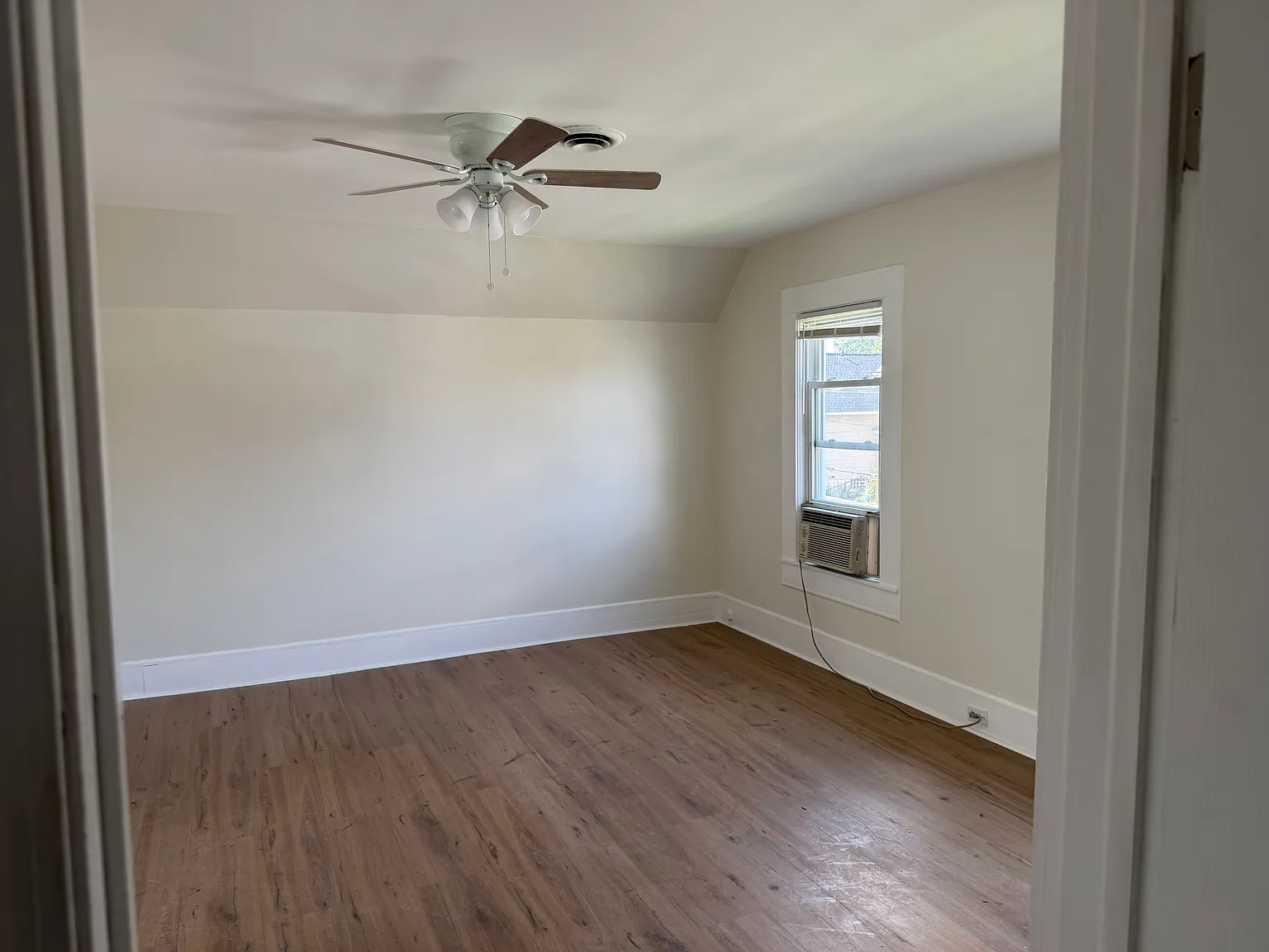 3 bed, 1072 sqft, $1,475 — Photo 2