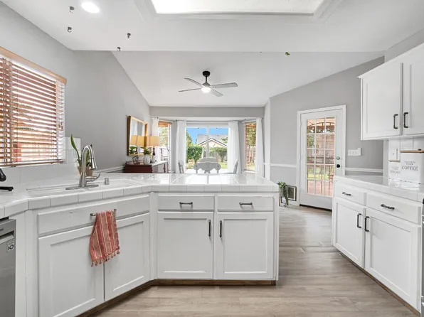 2322 Magill Ave, Clovis, CA 93611