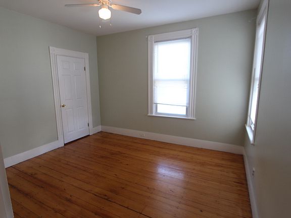 4th image of 117 Prospect St