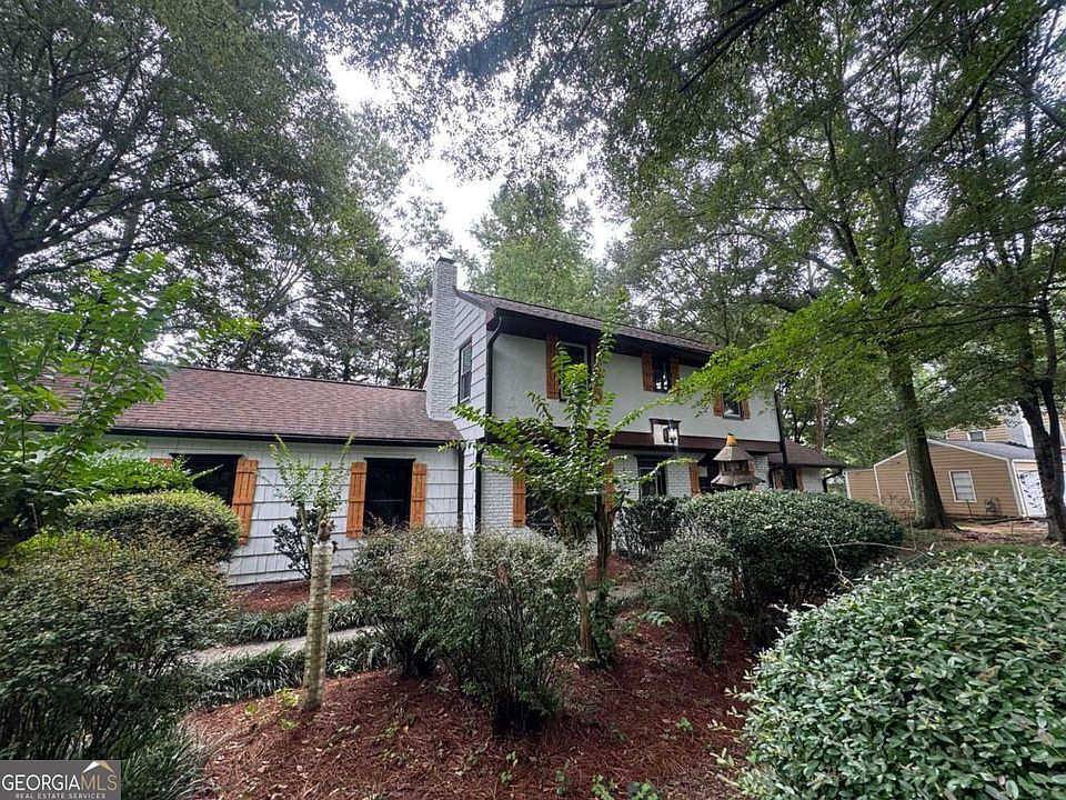 2nd image of 2833 Sumac Dr