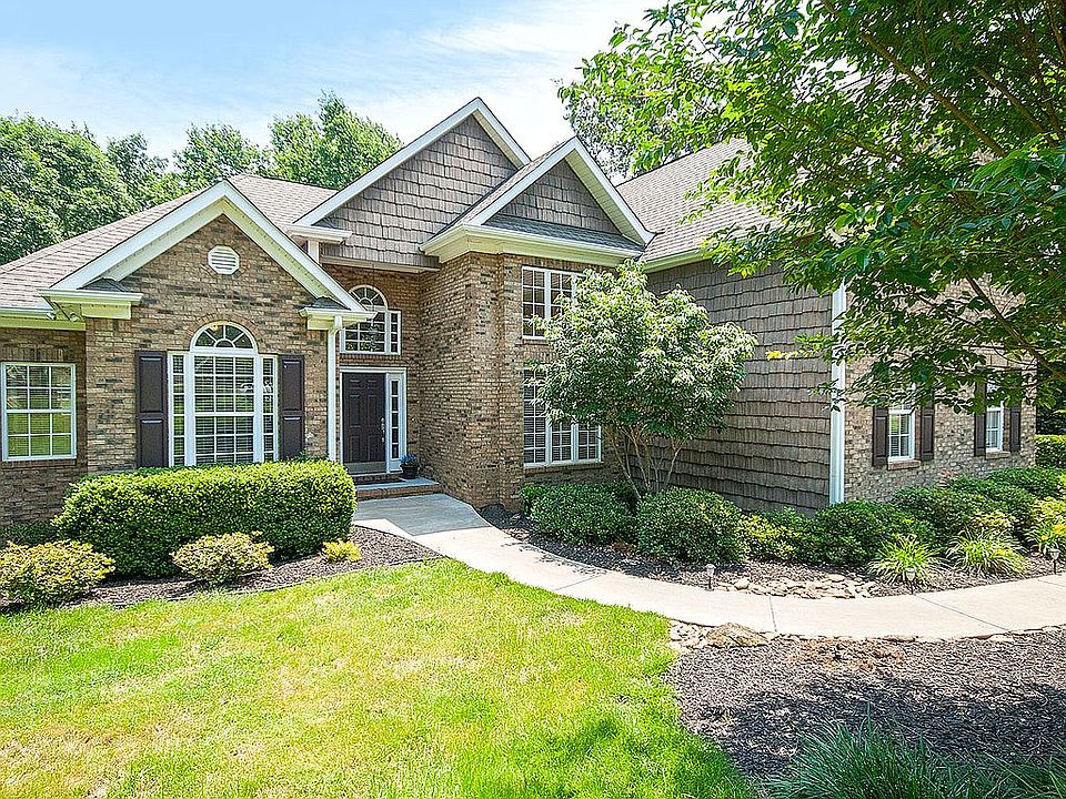 1st image of 408 Winding Oak Dr
