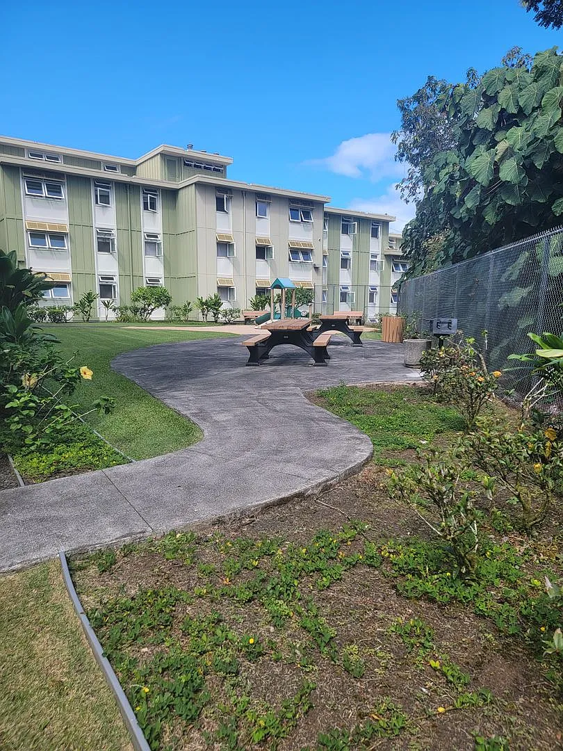 Riverside Apartments — Photo 3