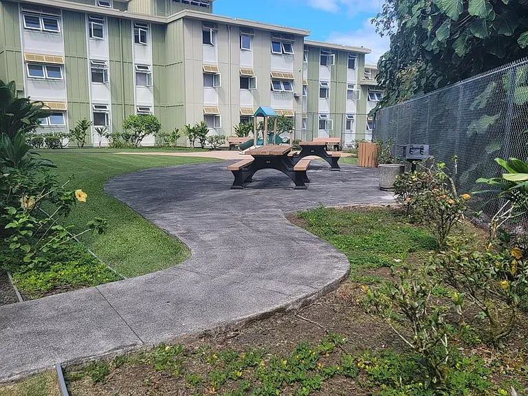 Riverside Apartments — Photo 3