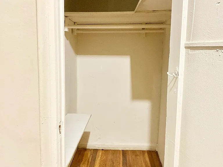 1545 Rhinelander Ave #4 — Photo 8