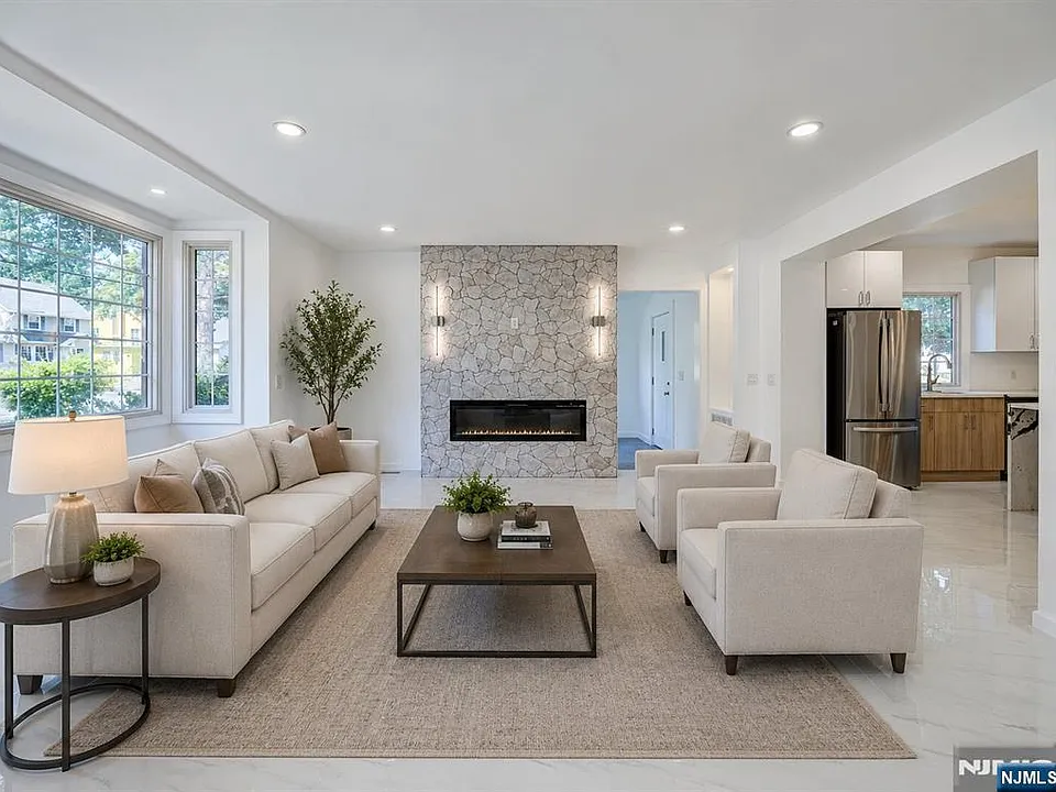 217 Heywood Ave